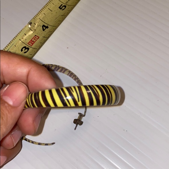 Yellow zebra hoop earrings - Picture 2 of 3